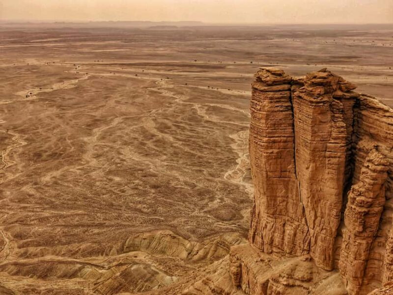 From Riyadh: Edge of the World Private Tour with Lunch - What is the Edge of the World Tour?
