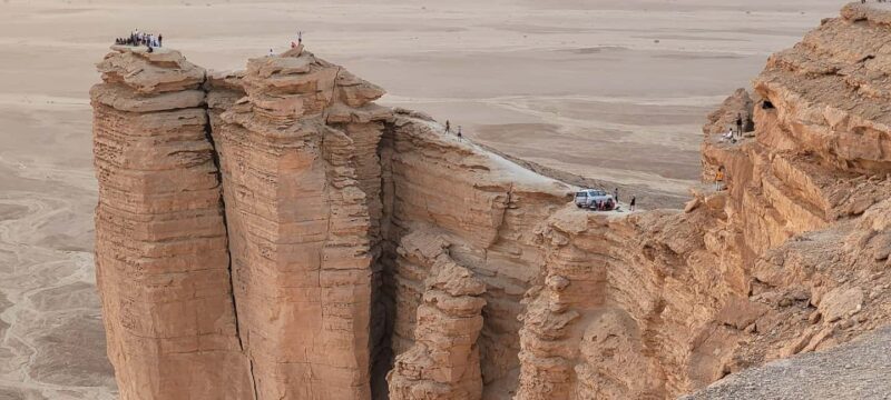 From Riyadh: Edge of the World Private Tour with Lunch - The Scenic Highlights