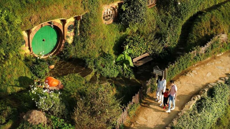 From Rotorua: Hobbiton Movie Set Tour with Festive Lunch - Key Points