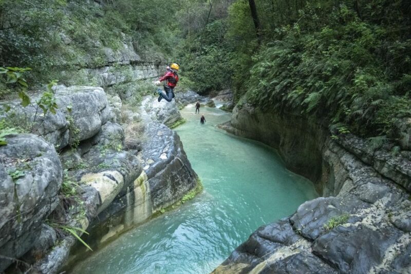 From Santiago,NL: Matacanes Canyon Canyoneering Tour & Lunch - An In-Depth Look at the Canyoneering Experience