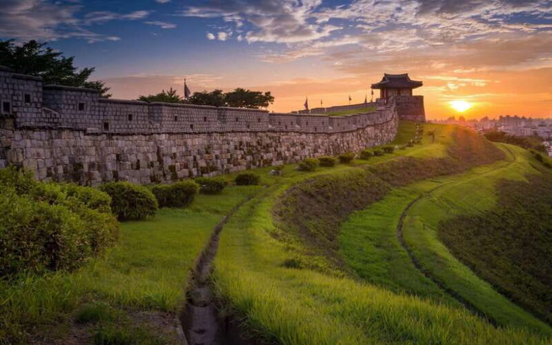 From Seoul: Evening Tour to UNESCO Suwon Hwaseong Fortress - Key Points