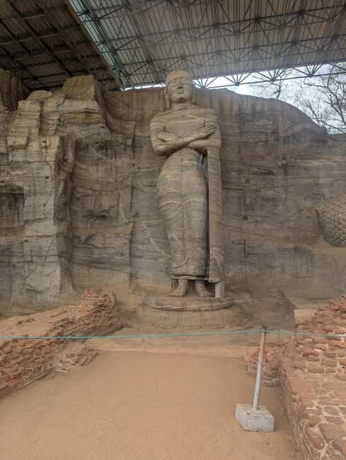 From Sigiriya:Polonnaruwa Day Tour with Farmers lunch - Key Points