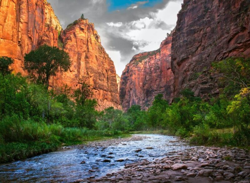 From Springdale: The Zion Narrows Hike with Lunch - The Journey into the Zion Narrows