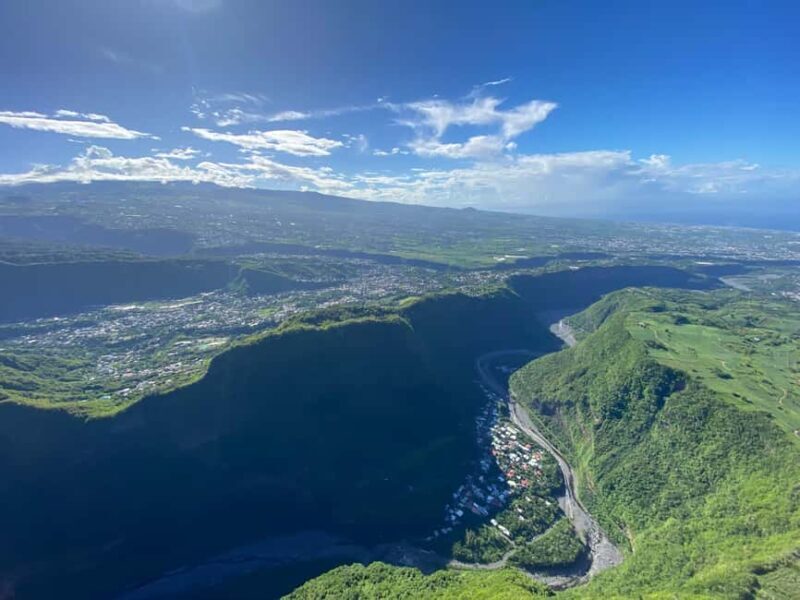 From St Pierre: helicopter flight over the whole of Reunion Island - An Overview of the Réunion Helicopter Experience