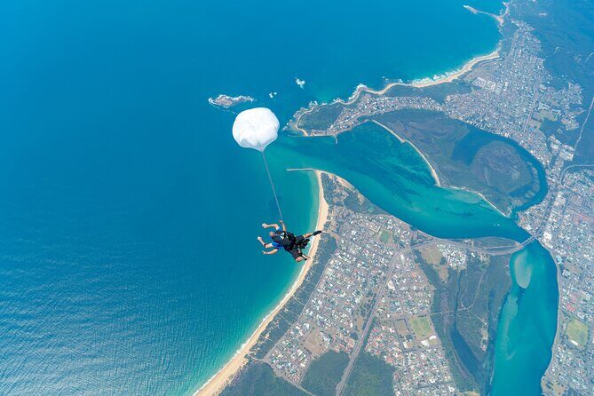 From Sydney: Tandem Skydive Experience over Newcastle Beach - An Exciting Journey from Sydney to Newcastle Beach