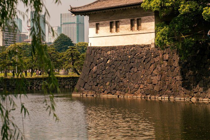 From the Imperial Palace to Odaiba : Time travel to Tokyo - Key Points