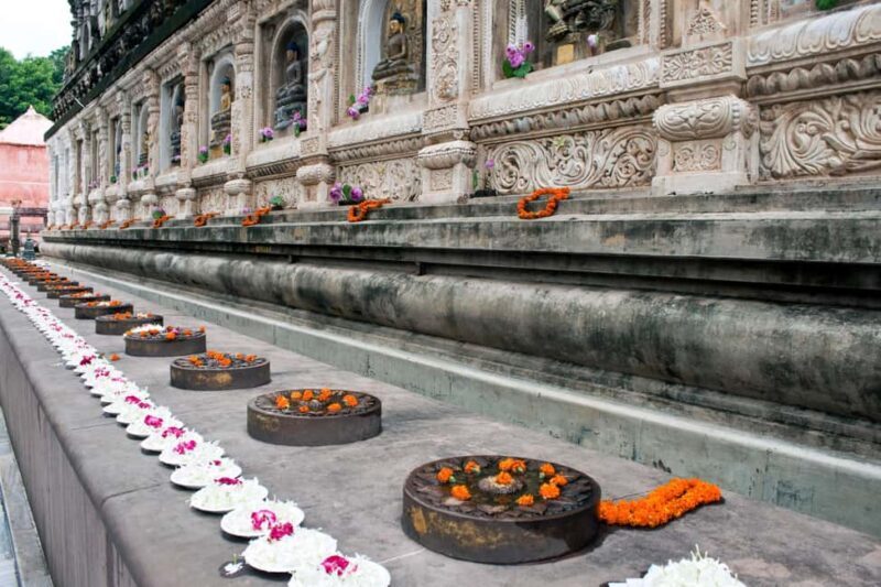 From Varanasi: Bodhgaya 2-Day Tour with Accommodation - FAQs
