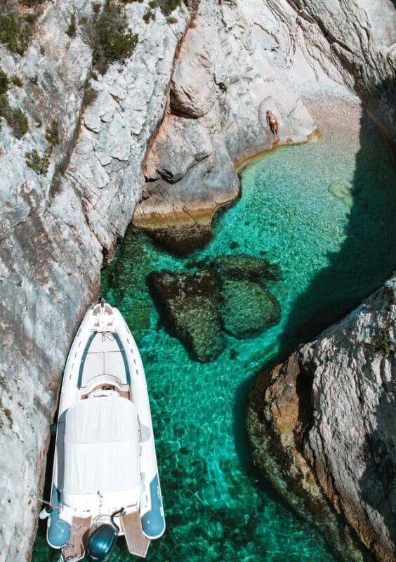 From Vis: Speed boat tour along south shore Of Vis - Key Points