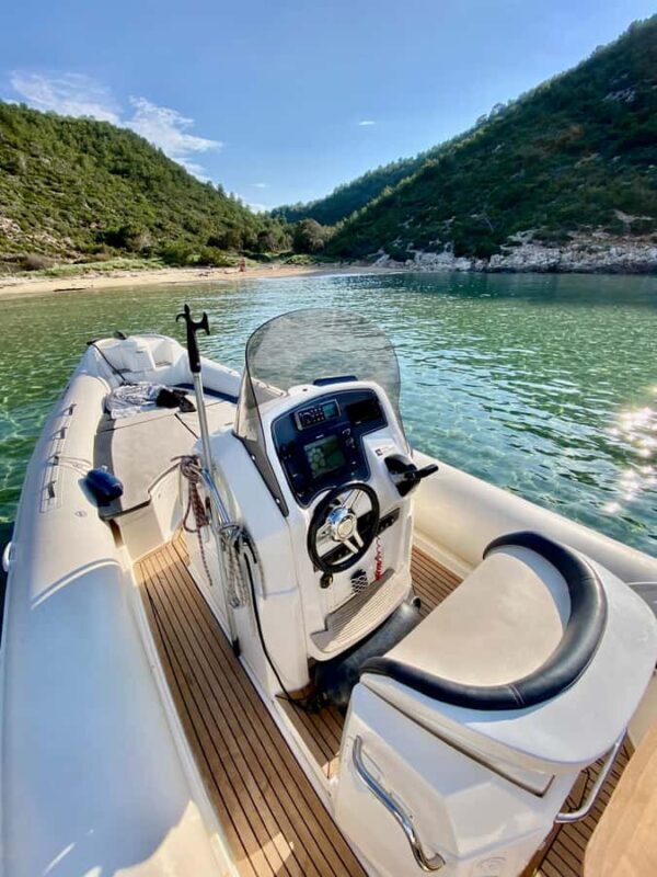 From Vis: Speed boat tour along south shore Of Vis - Who is This Tour Best For?