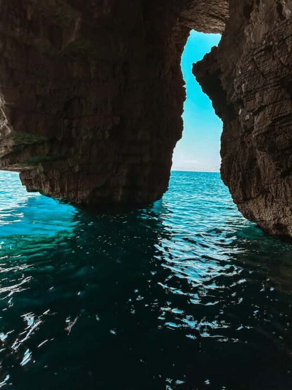 From Vis: Speed boat tour along south shore Of Vis - FAQ