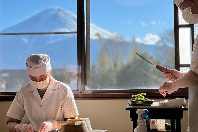 Fujisan Sushi Making Lesson - A Close Look at the Fujisan Sushi Making Experience