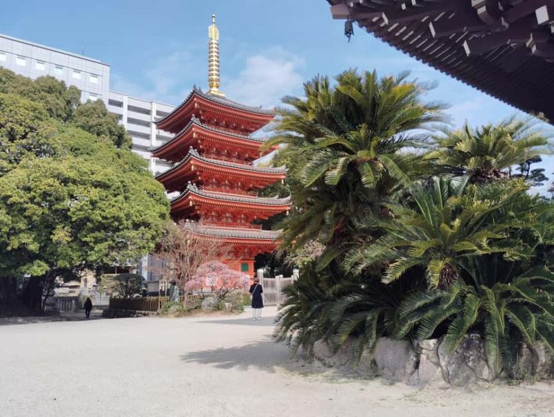 Fukuoka: Hakata Old Town Guided Walking Tour - Detailed Itinerary Breakdown