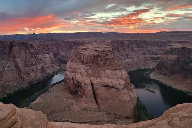 Full-Day Antelope Canyon and Horseshoe Bend Tour from Las Vegas - Lake Powell: A Scenic Welcome