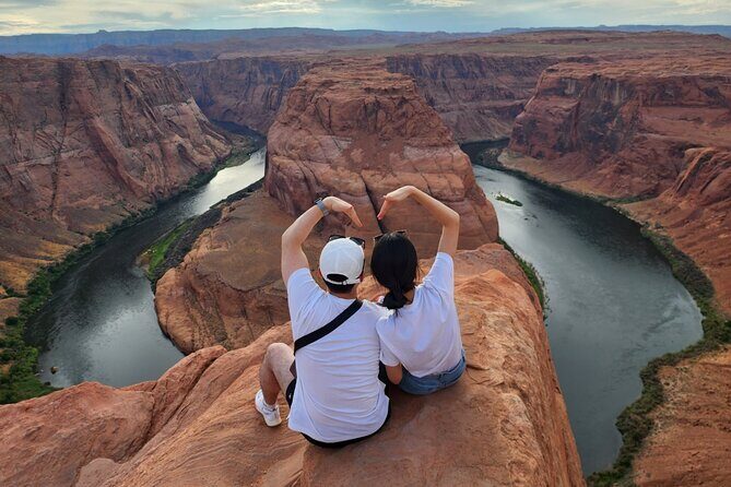 Full-Day Antelope Canyon and Horseshoe Bend Tour from Las Vegas - Horseshoe Bend: Nature’s Sculpted Masterpiece
