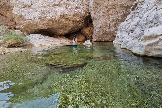 Full-Day Bimmah Sinkhole and Wadi Al Arbeieen Tour - Exploring Wadi Al Arbeieen: Oman’s Secluded Treasure