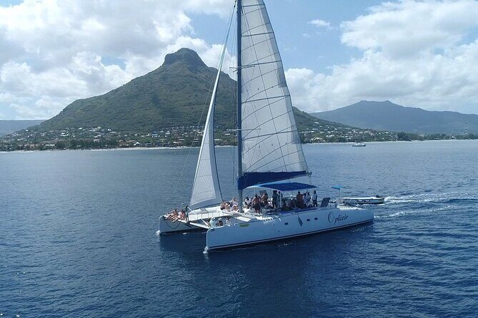 Full Day Catamaran Cruise on shared basis to Bénitiers Island - FAQ