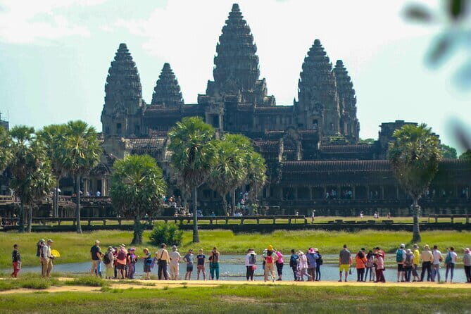 Full Day Discover Angkor Wat Archaeological with local guide - Key Points