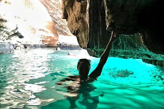 Full Day Group Tour to Wadi Shab Bimmah Sinkhole and Fins Beach - An In-Depth Look at the Experience