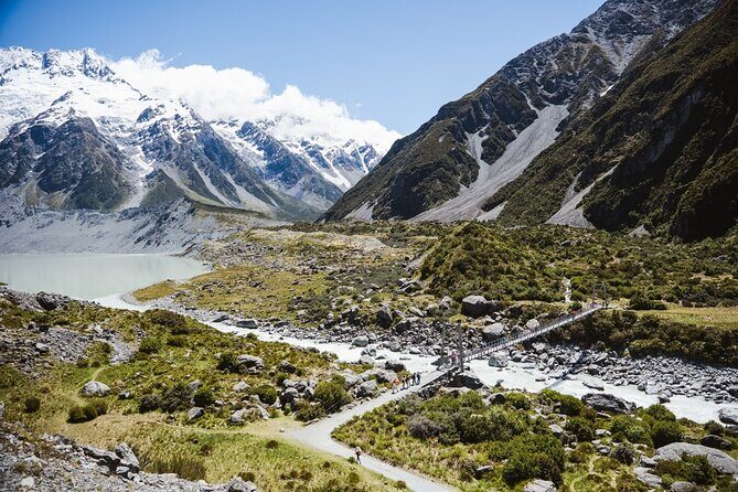 Full-Day Guided Sightseeing Tour of Mount Cook from Queenstown - The Guides: Knowledgeable and Engaging