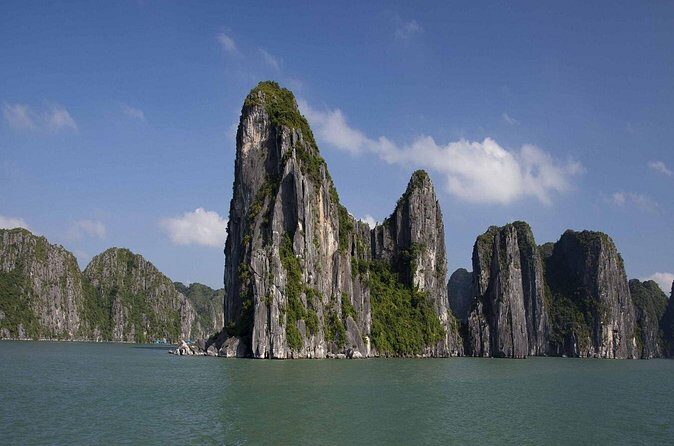 Full-Day Halong Bay Tour Including Kayaking from Hanoi - Detailed Breakdown of the Itinerary