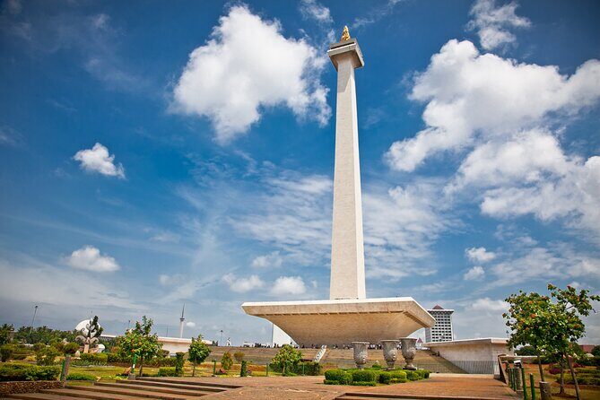 Full-Day Highlights of Jakarta Private Tour with Lunch - The Lunch Experience: Savoring Indonesian Flavors