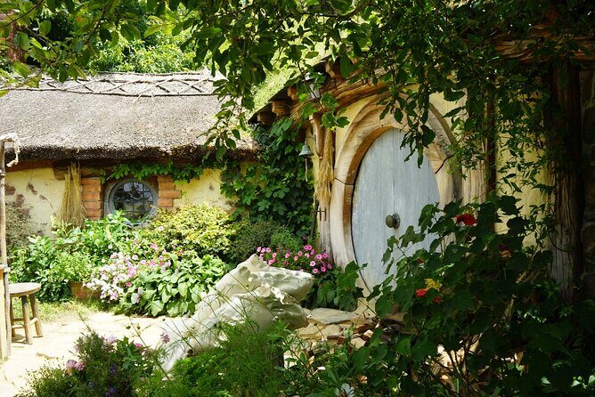Full Day Hobbiton Movie Set and Rotorua Tour from Auckland - Key Points