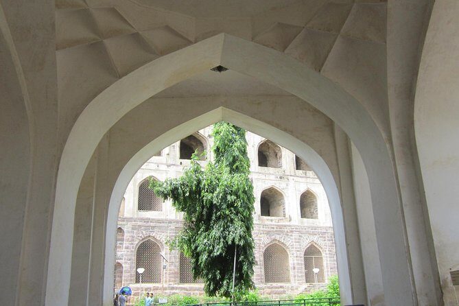 Full Day Hyderabad Tour in Private Car with Guide & Ethnic Lunch - Key Points