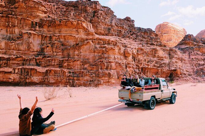 Full Day Jeep Tour in Wadi Rum (incl. Bedouin picnic lunch) - Exploring Wadi Rum: A Journey Through Key Stops