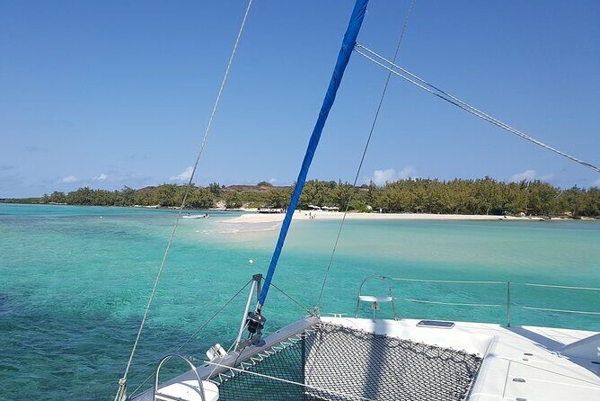 Full-Day Northern Catamaran Cruise: Coin de Mire and Ile Plate Island - Who Should Book This Tour?