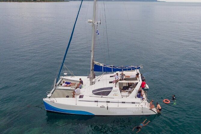 Full Day Private Catamaran Cruise to Bénitiers Island - Key Points