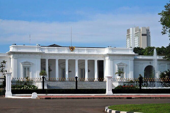Full Day Private Jakarta Tour(Inc Lunch, Puppet show, & Souvenir) - Who Should Consider This Tour?