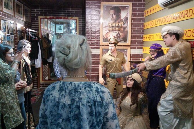 Full-Day Private Slum and Bollywood Tour with DANCE. - FAQ