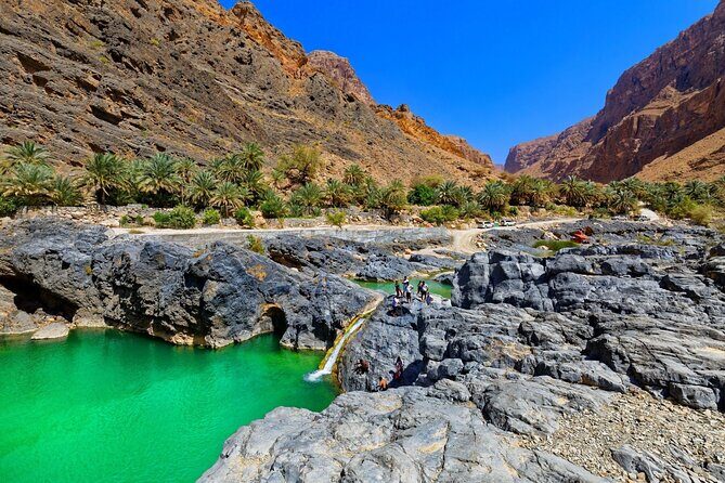 Full-Day Private Wadi Al Arbeieen-Bimmah Sinkhole-Fins Beach Tour - Key Points