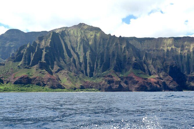 Full Day Scuba Dive Off The Na Pali Coast, Kauai-Mana Crack - An In-Depth Look at the Kauai Mana Crack Scuba Tour