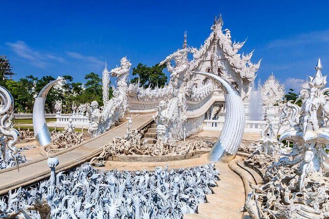 Full Day Tour White Temple Black House and Blue Temple with Lunch - FAQs