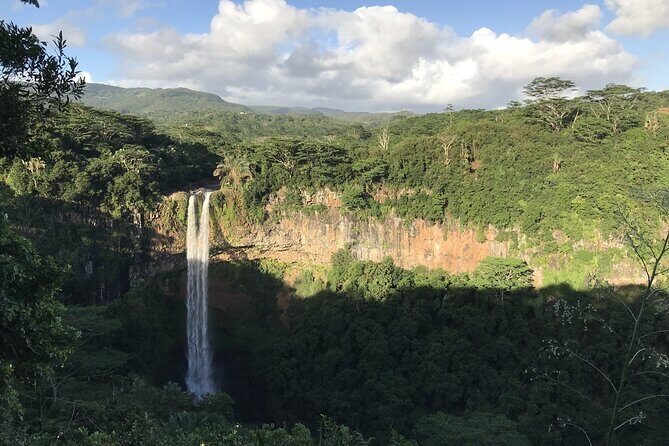 Full day visit to Chamarel ,Curious Corner & Takamaka with Lunch - Key Points