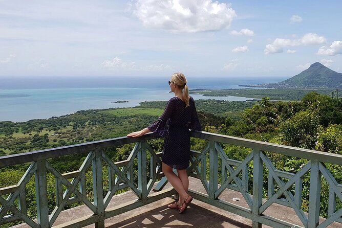 Full day visit to Chamarel ,Curious Corner & Takamaka with Lunch - FAQ