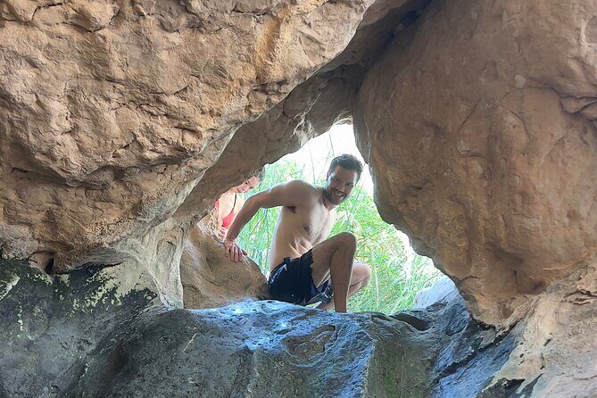 Full Day Wadi Shab And Bimah Sinkhole with Pick Up Included - FAQ