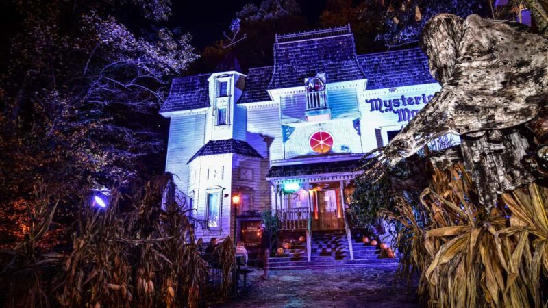 Gatlinburg Ghost Tours: Gilded Age Graves and Ghouls - An In-Depth Look at the Experience