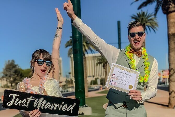 Get Married at the Fabulous Las Vegas Sign + Photos - Key Points