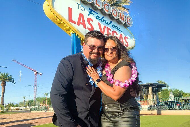 Get Married at the Fabulous Las Vegas Sign + Photos - What Do Reviewers Say?