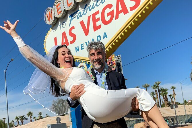Get Married at the Fabulous Las Vegas Sign + Photos - Practical Tips for Your Booking