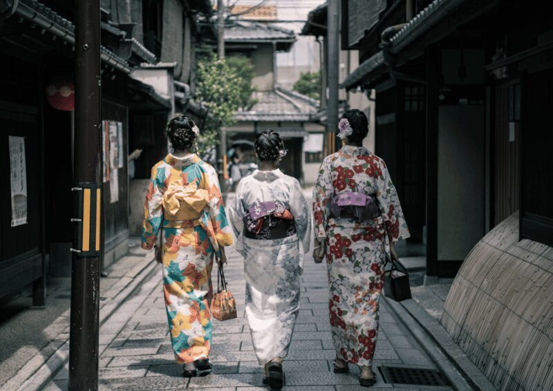 Gion Walking Tour, Geisha Show and Japanese Game in Kyoto - An In-Depth Look at the Gion Walking Tour
