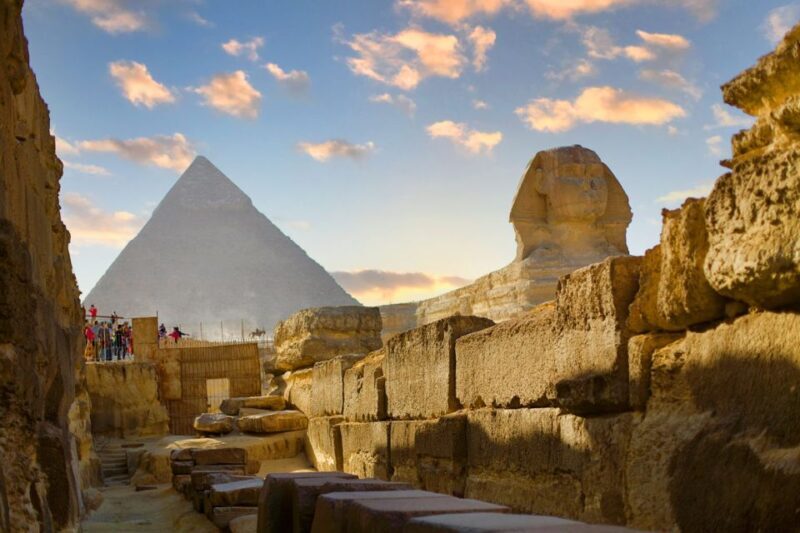 Giza Pyramids and Egyptian Museum - Lunch Break: Local Flavors or Quiet Reflection?