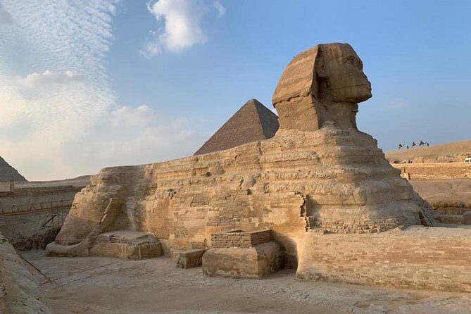 Giza Pyramids, Memphis and Sakkara with lunch Private Tour - Exploring the Giza Pyramids and The Sphinx