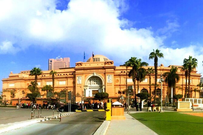 Giza Pyramids, Sphinx & Egyptian Museum treasures with private qualified guide - FAQ