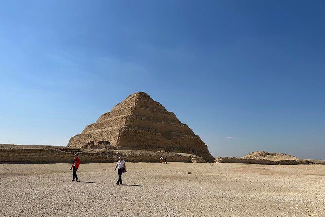 Giza Pyramids, Sphinx, Sakkara, Memphis Full Day Tour - Discovering the Pyramids of Giza