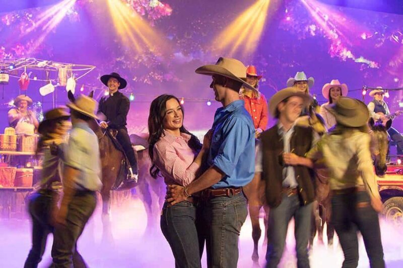 Gold Coast: Australian Outback Spectacular Dinner & Show - Food and Drinks: A Three-Course Meal with a Local Touch