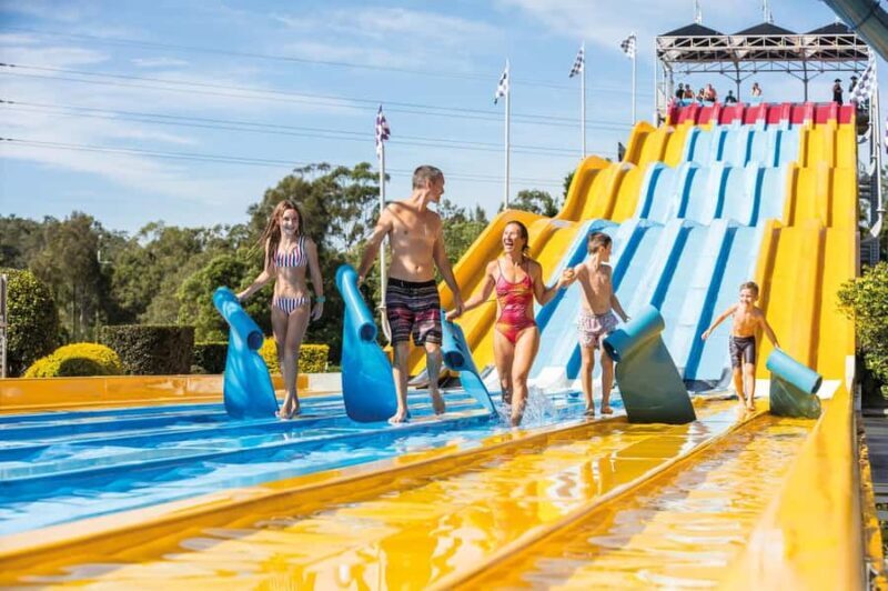 Gold Coast: Movie World, Sea World, & WetnWild 5-Day Pass - Key Points