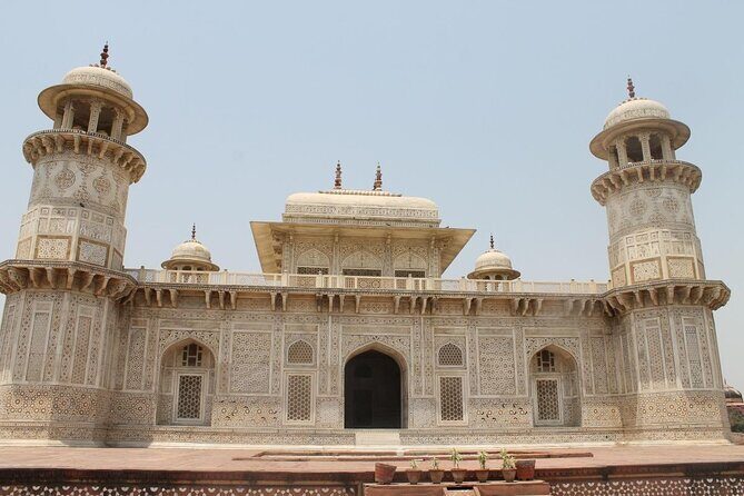 Golden Triangle With Varanasi 7 Days by Flight & Train Option's - Key Points